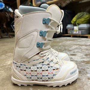 Women’s ThirtyTwo Snowboard boots.
